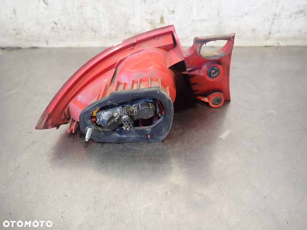 LAMPA PRAWA TYLNA SEAT LEON II - 3