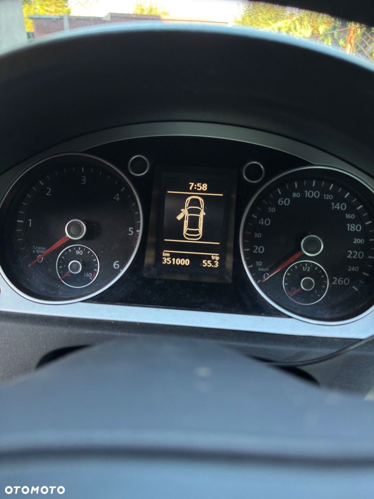 Volkswagen Passat 2.0 TDI DPF BlueMot Comfortline - 4