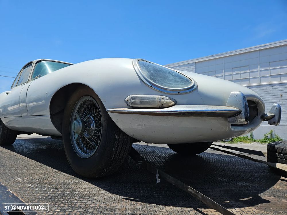 Jaguar E-Type - 12