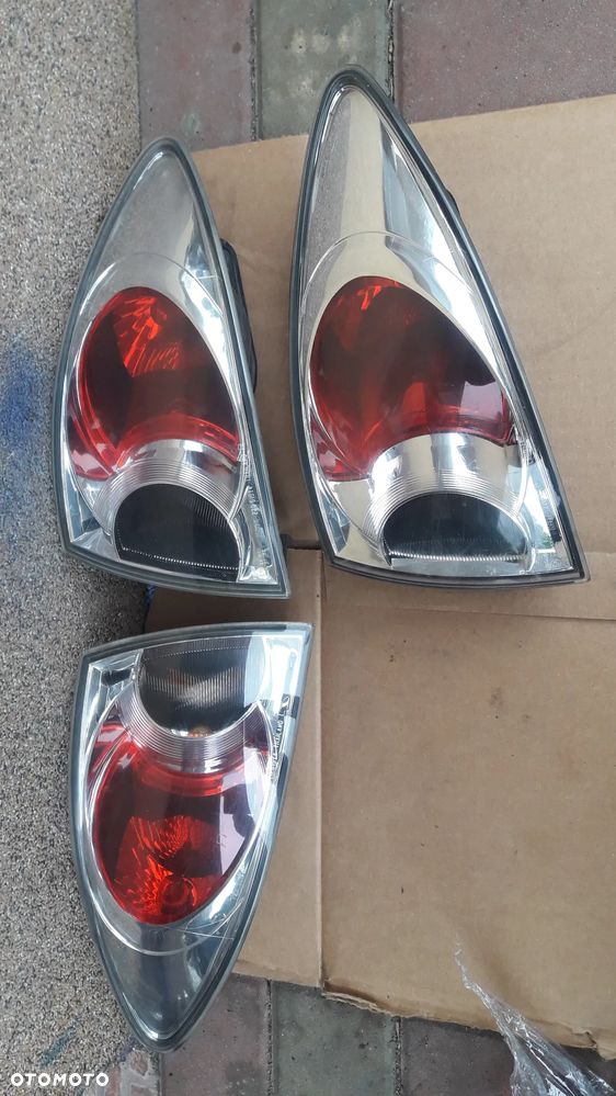 Mazda 6 02-07 GG sedan HB  lampa tylna tył  lewa prawa w błotniku