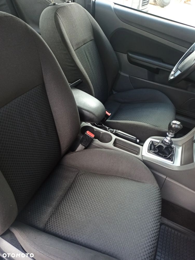 Ford Focus - 8