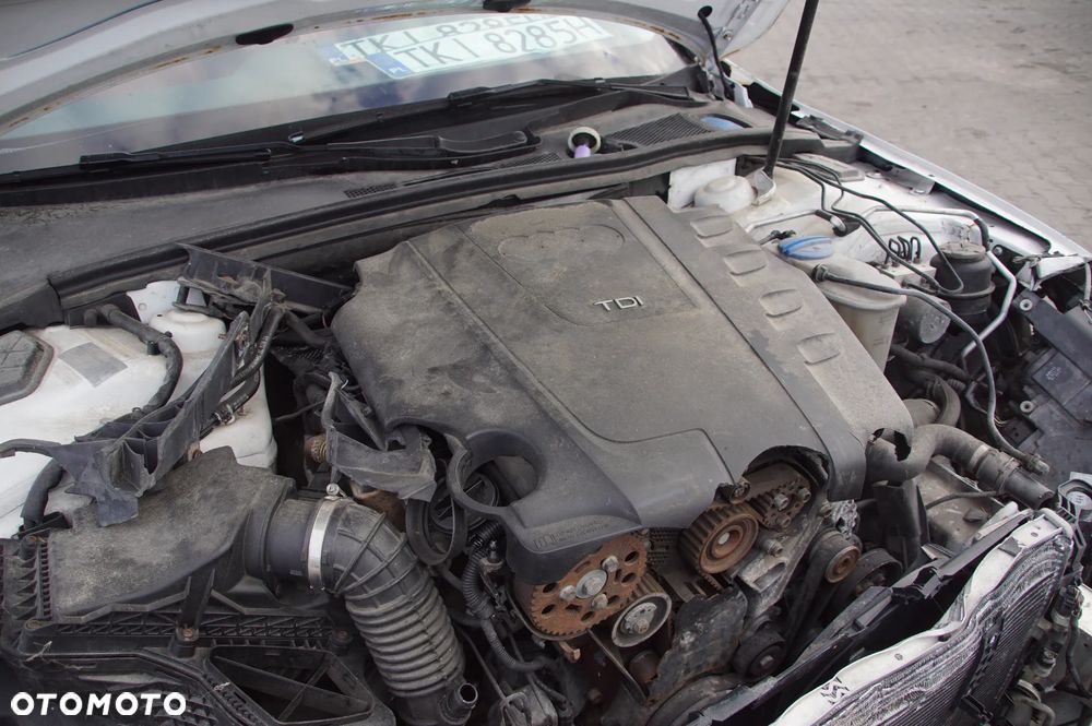 Auto na części - Audi A4 B8 2.0 TDI 143KM CAGA KXP LY9C 2009R Silnik Skrzynia Drzwi Szyba Klapa Zderzak Błotnik Lusterko Sterownik Moduł Czujnik Deska Kokpit Licznik Wyświetlacz Kierownica - 17