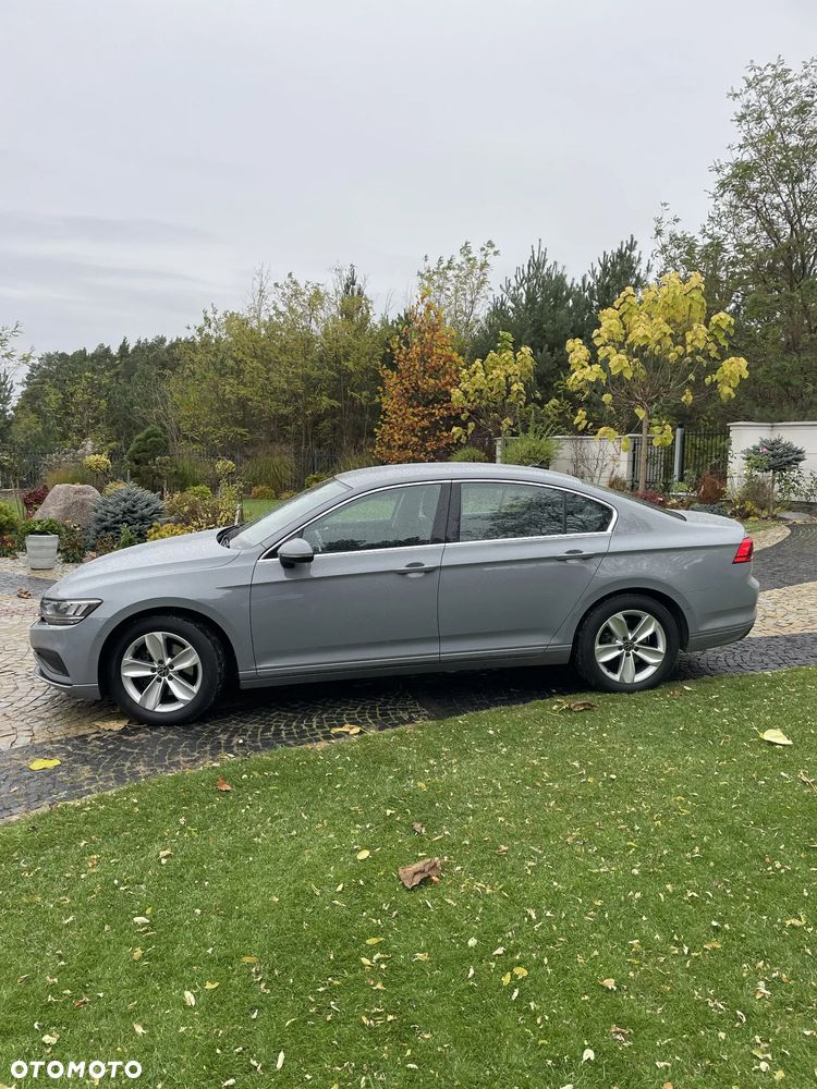 Volkswagen Passat - 4