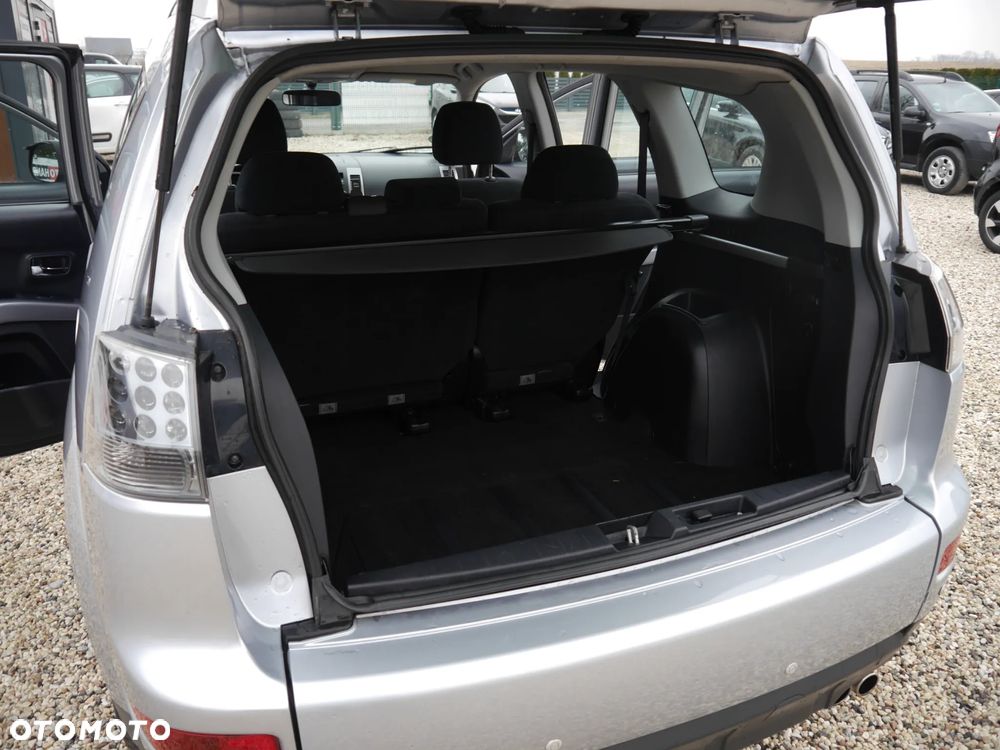 Mitsubishi Outlander 2.0 DI-D 4WD Intense - 21