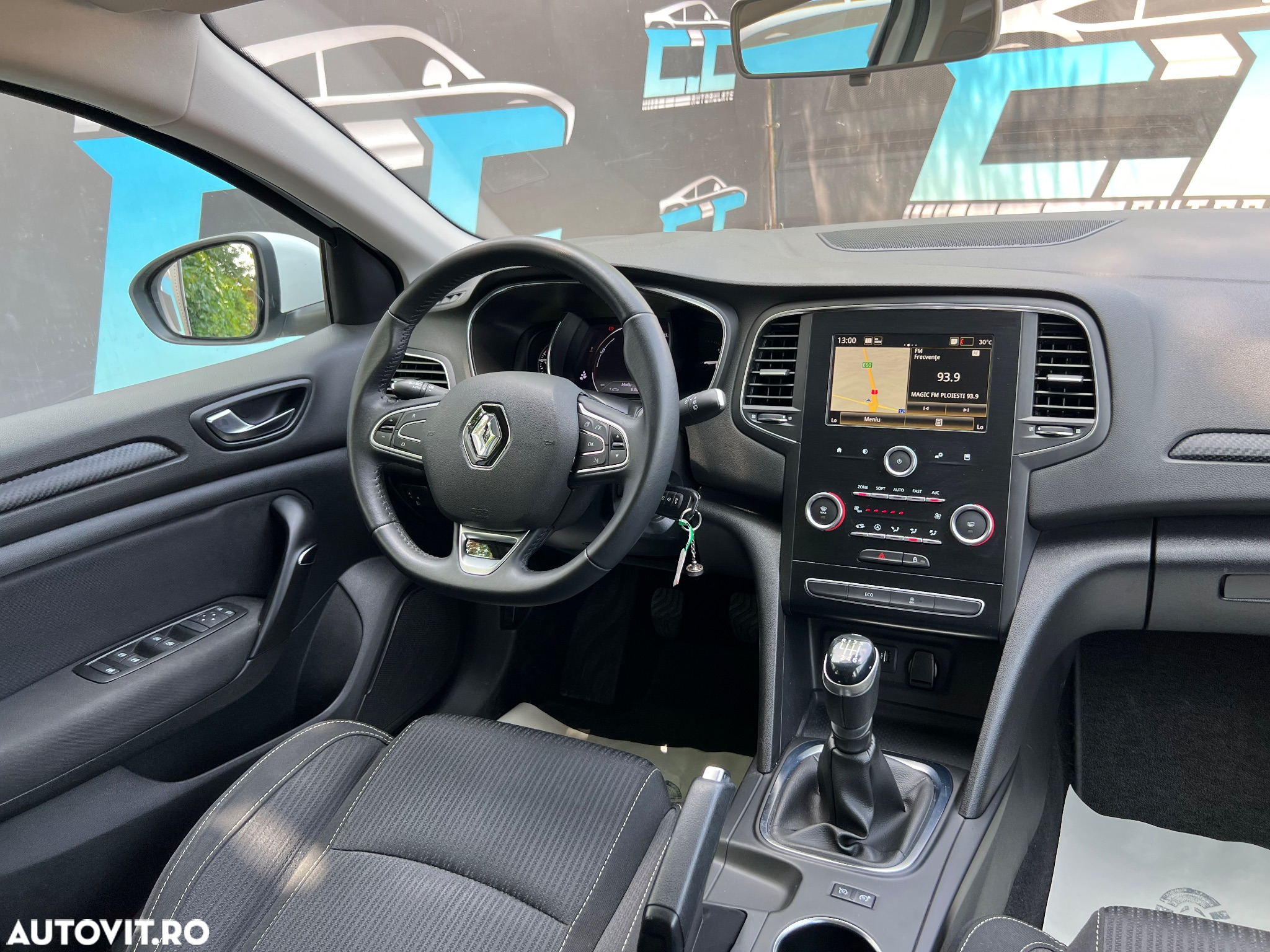 Renault Megane Grandtour TCe 115 GPF LIMITED - 11