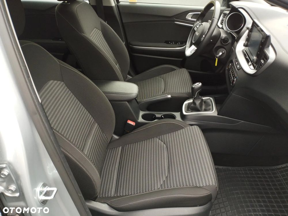 Kia Ceed 1.5 T-GDI M - 21