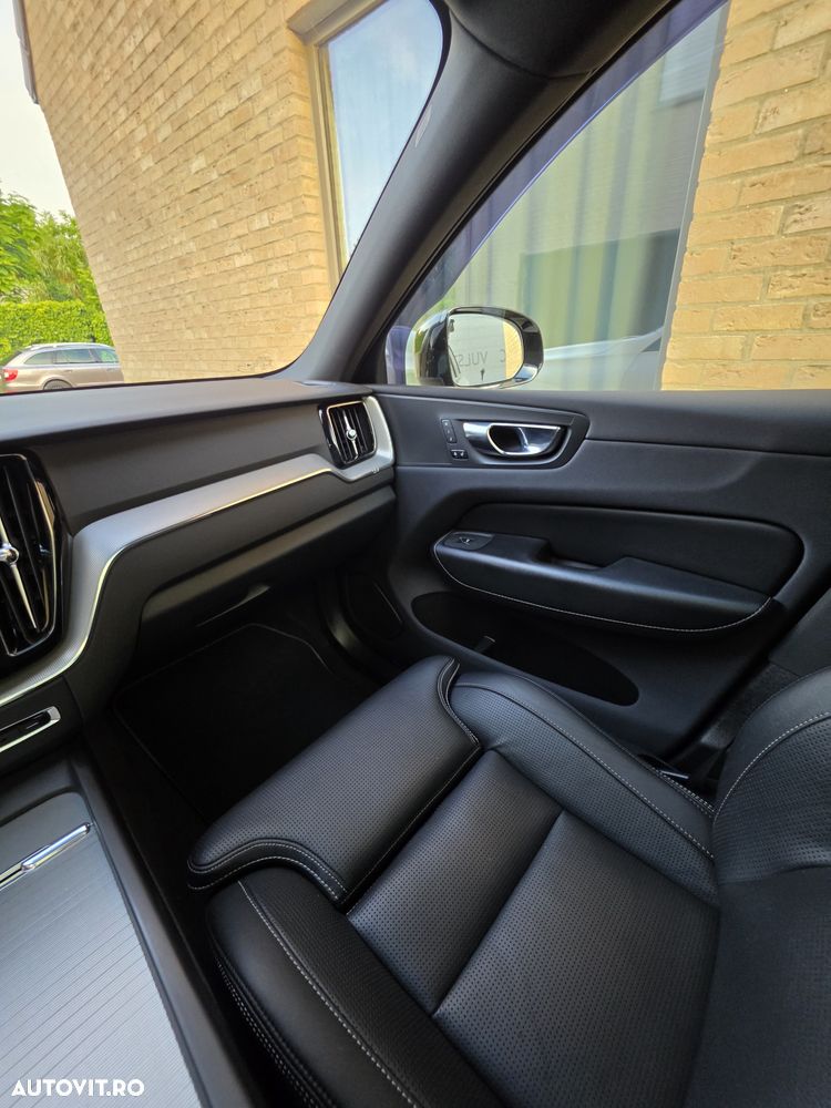 Volvo XC 60 T6 AWD Ultra Black Edition - 17
