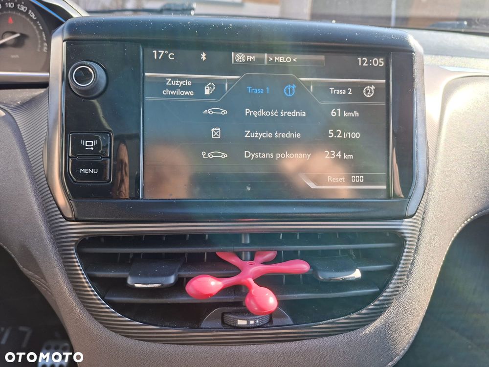 Peugeot 2008 1.6 e-HDi Allure S&S - 24