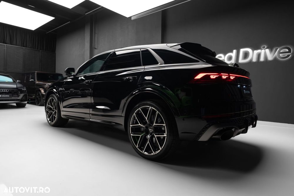 Audi RS Q8 - 8