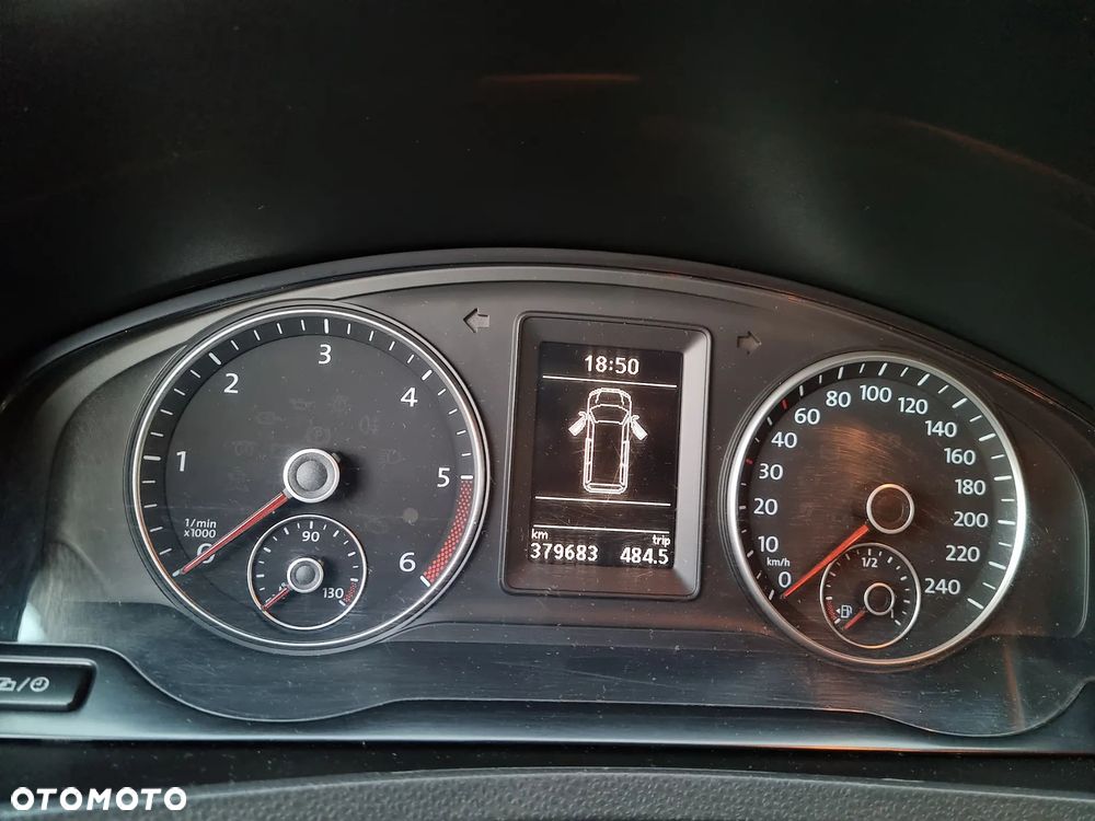 Volkswagen Caravelle - 13