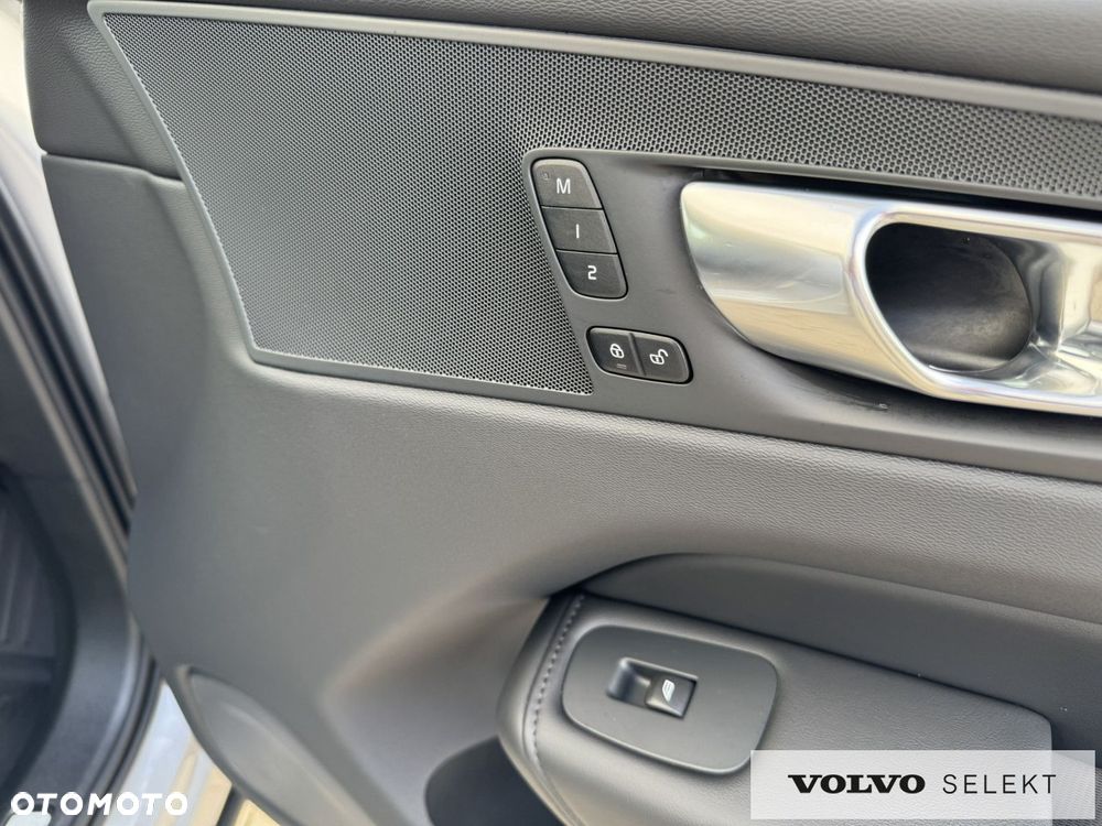 Volvo XC 60 B5 B AWD Plus Dark - 22