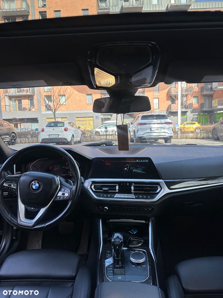 BMW Seria 3 330i xDrive - 10