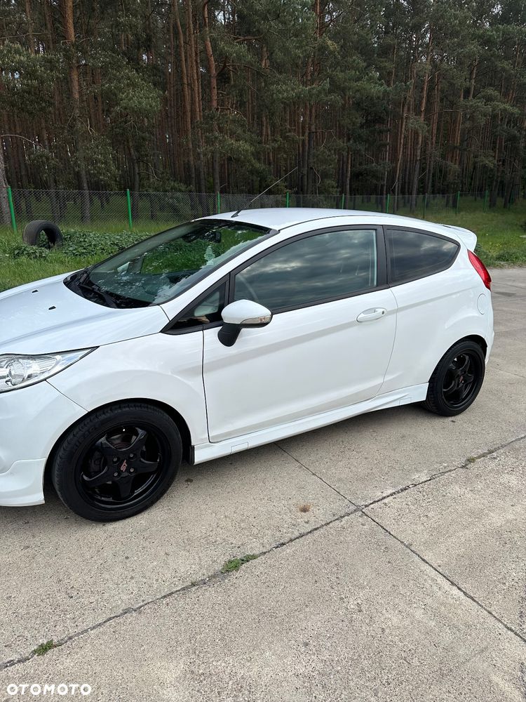 Ford Fiesta - 2