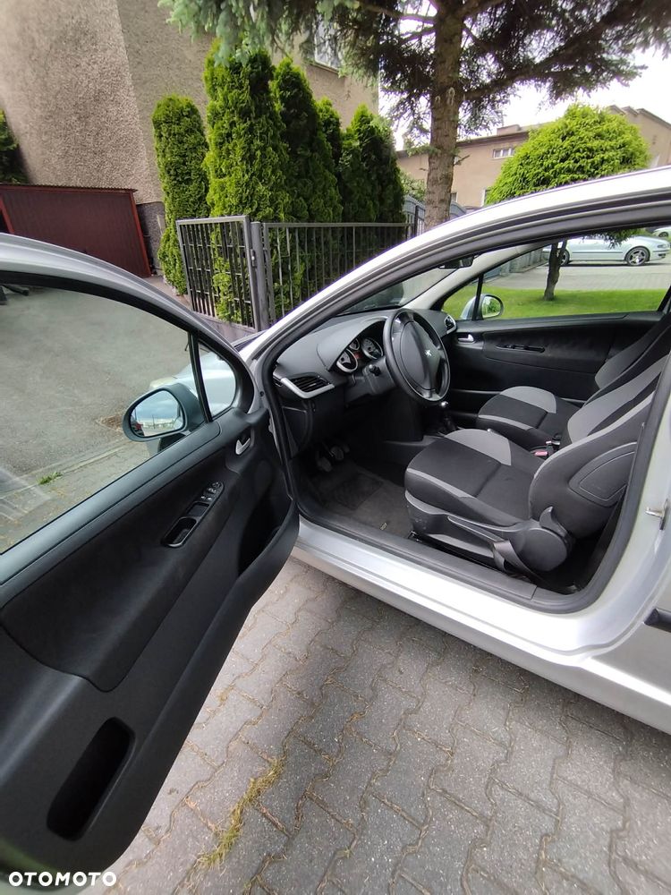 Peugeot 207 75 Urban Move - 13