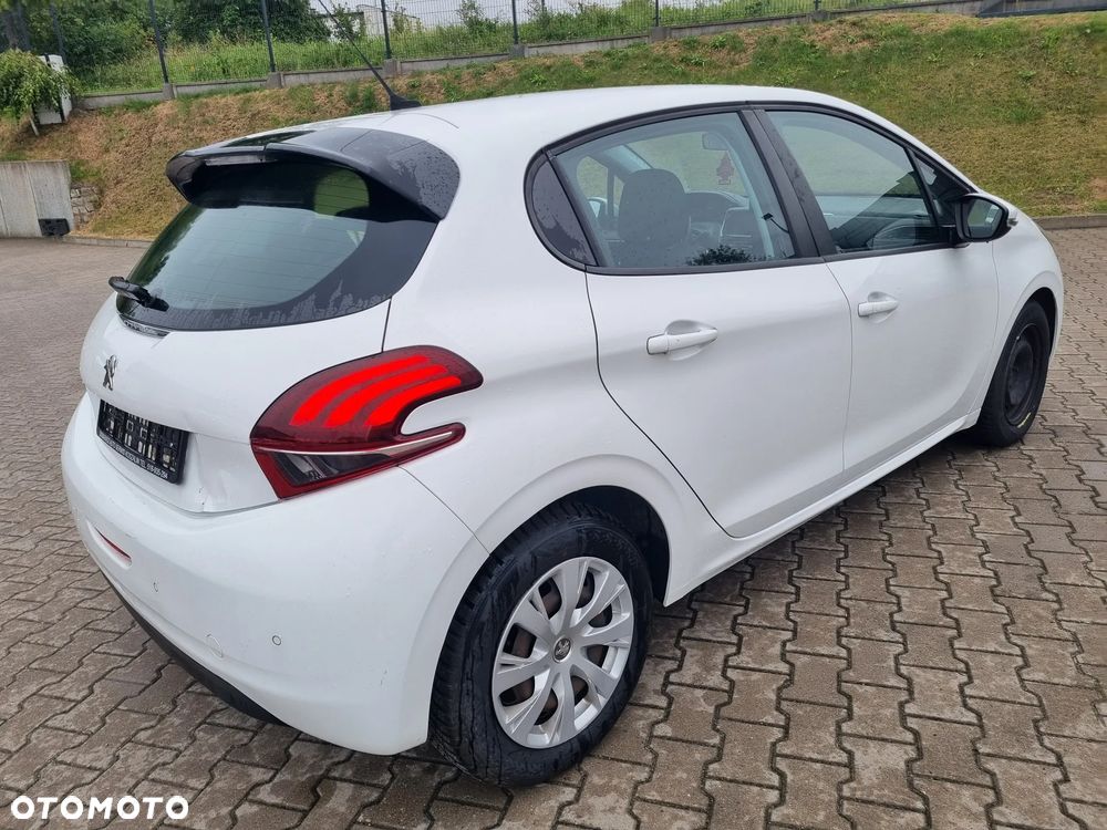 Peugeot 208 - 6