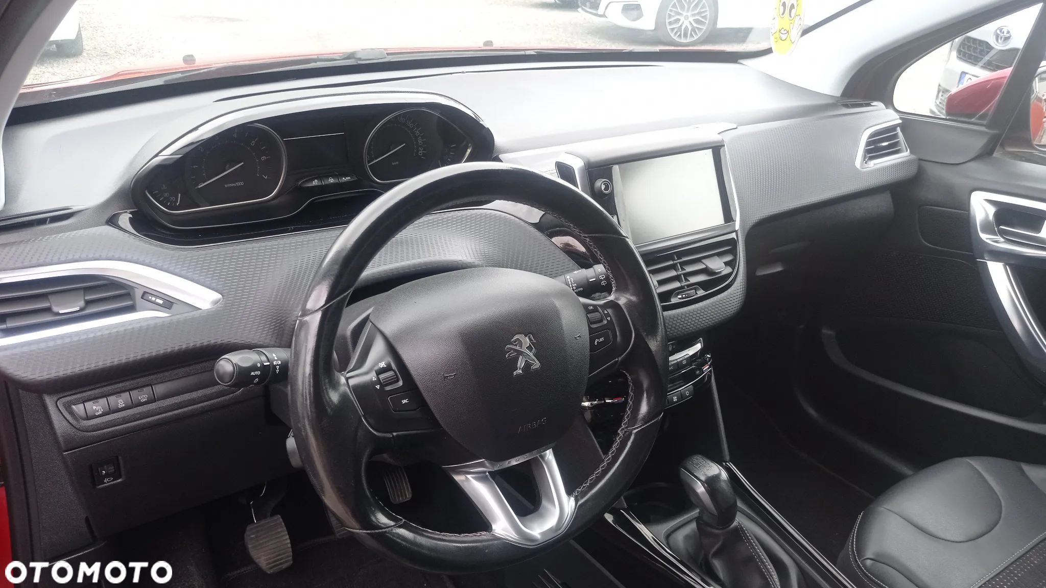 Peugeot 2008 1.2 Pure Tech Allure S&S - 11