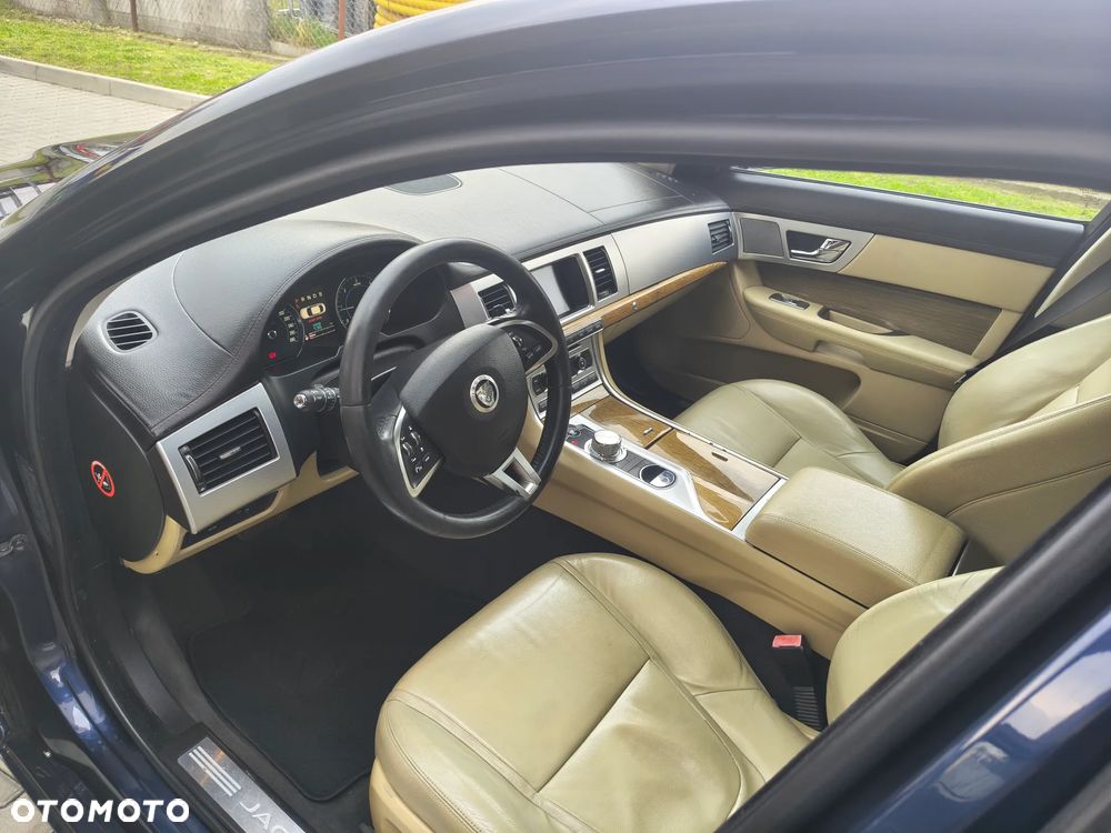 Jaguar XF 3.0 V6 D Luxury - 17