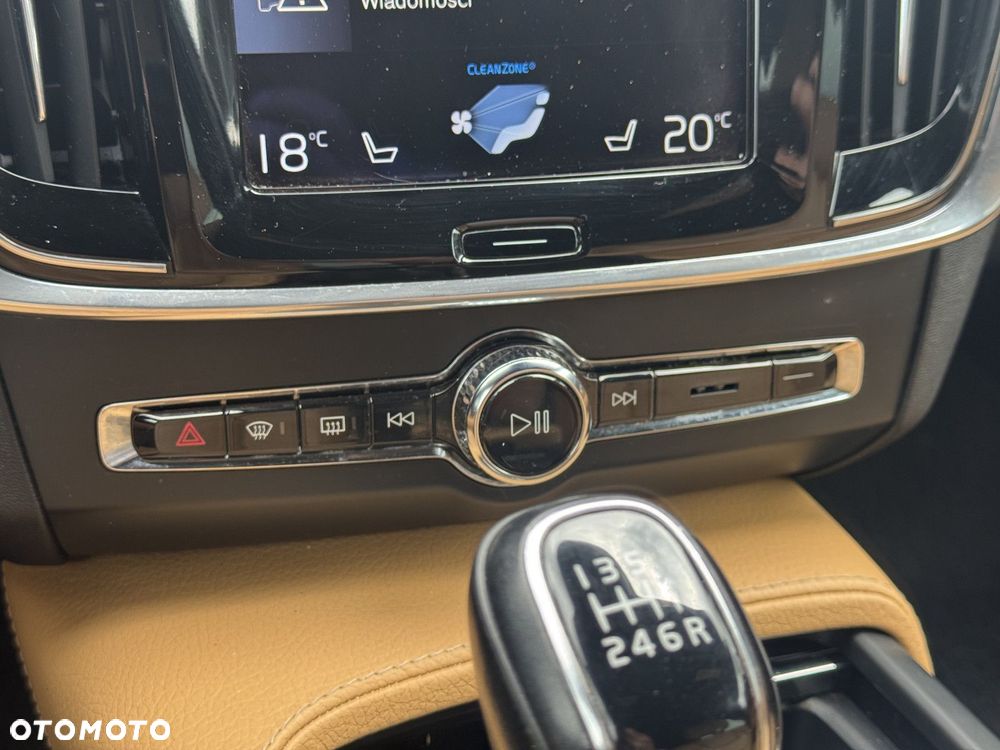 Volvo S90 - 17