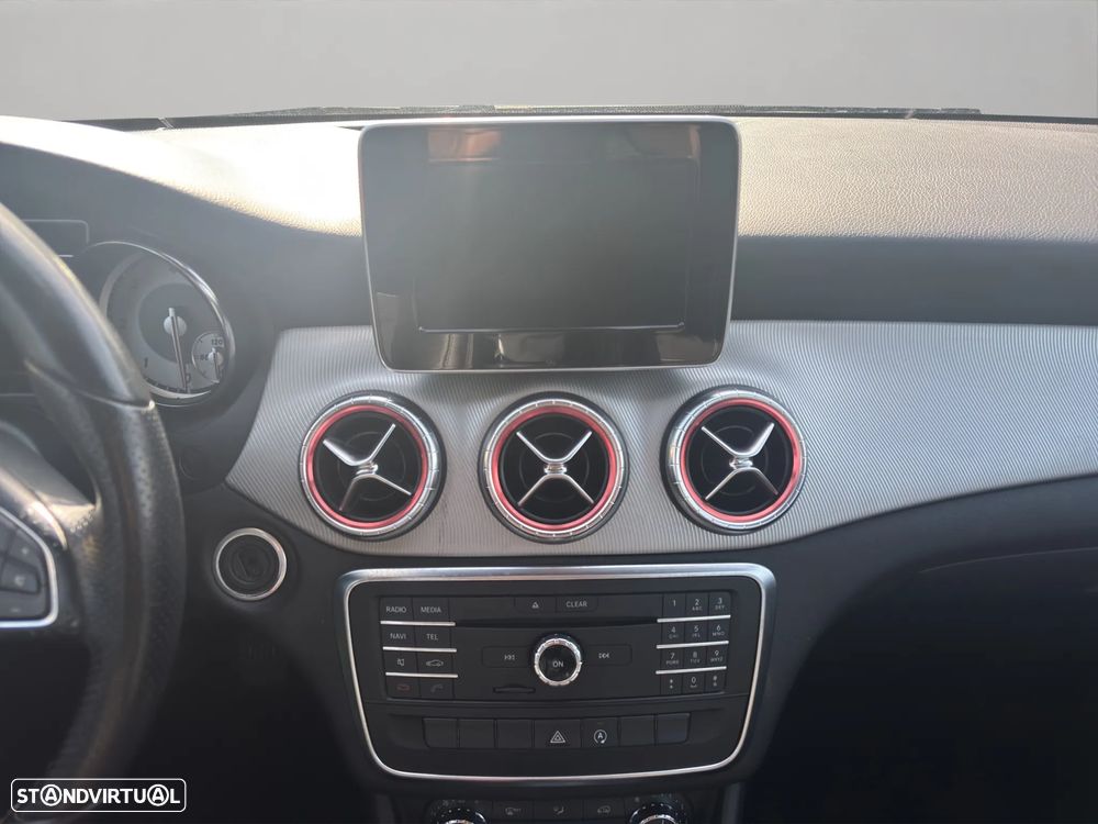 Mercedes-Benz CLA 180 d Shooting Brake - 14