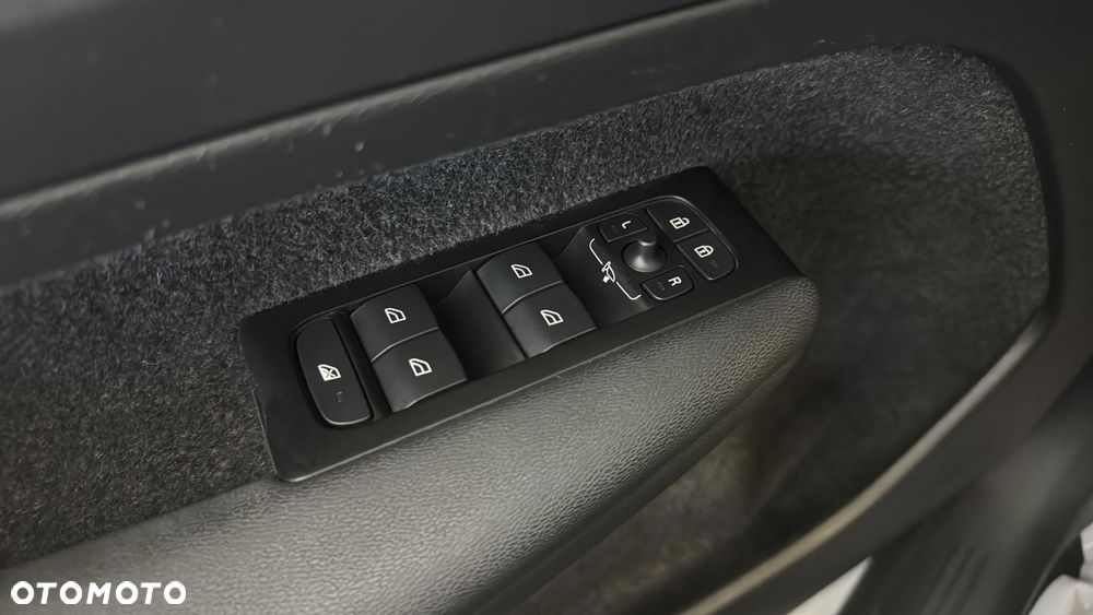 Volvo XC 40 T3 Momentum Pro - 32
