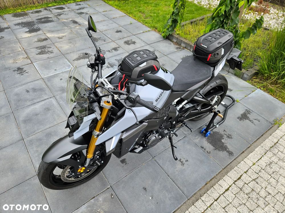 Suzuki GSX - 3