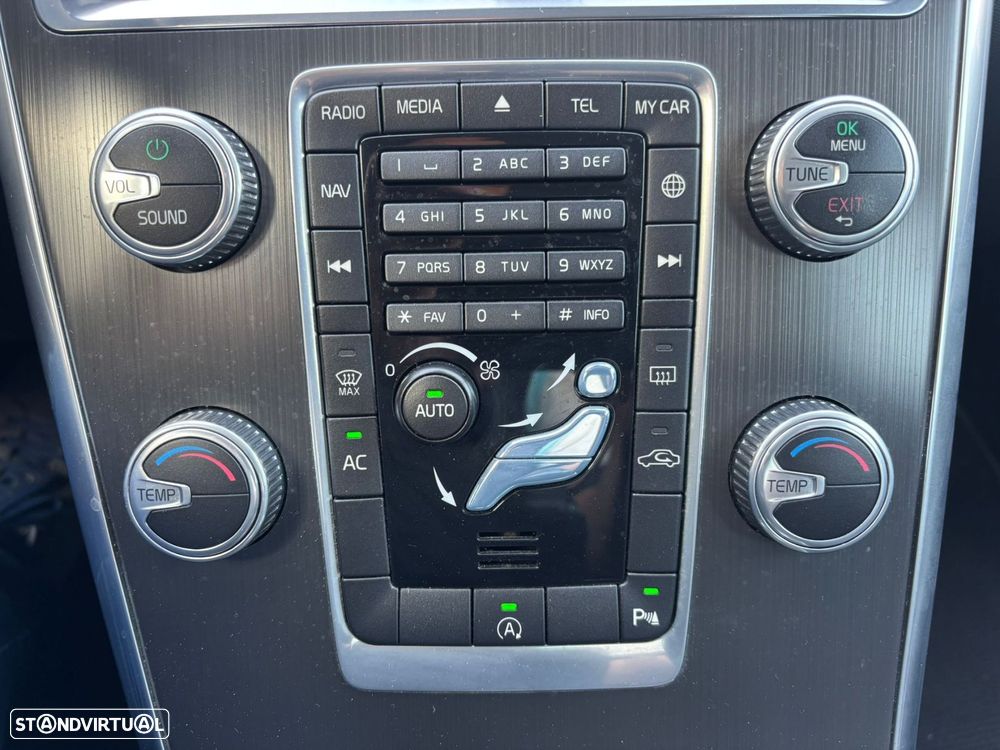 Volvo XC 60 2.0 D4 R-Design - 40