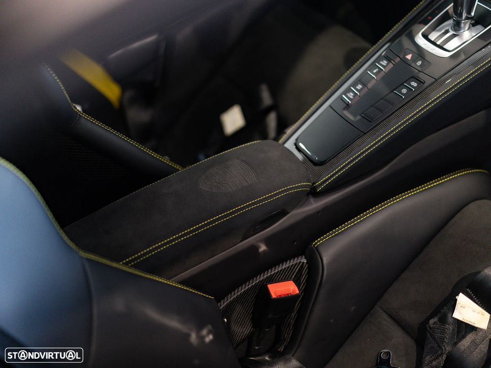 Porsche 718 Cayman GT4 PDK - 46