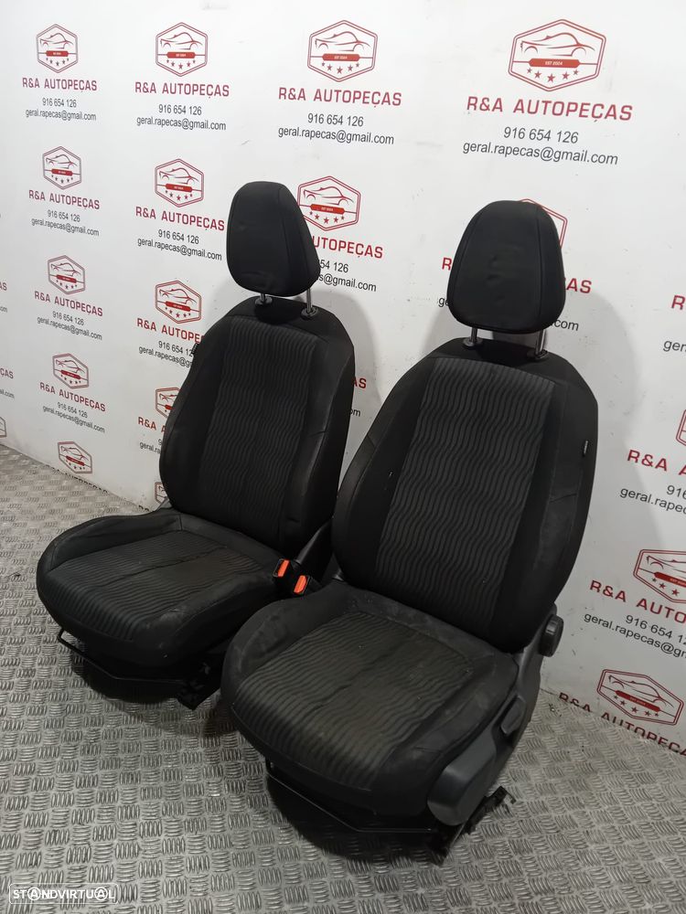 Conjunto de Bancos Peugeot 308 II SW em Tecido Original - 12