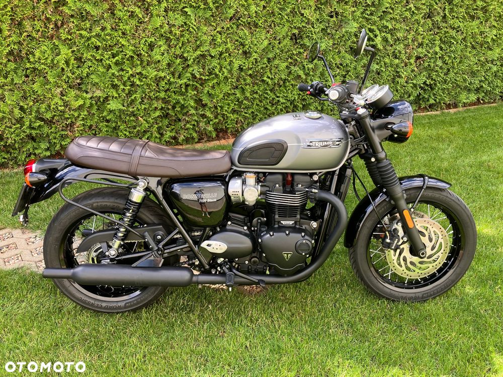 Triumph Bonneville - 2