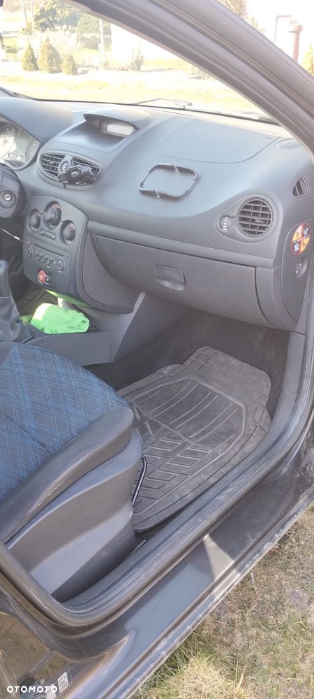 Renault Clio - 10