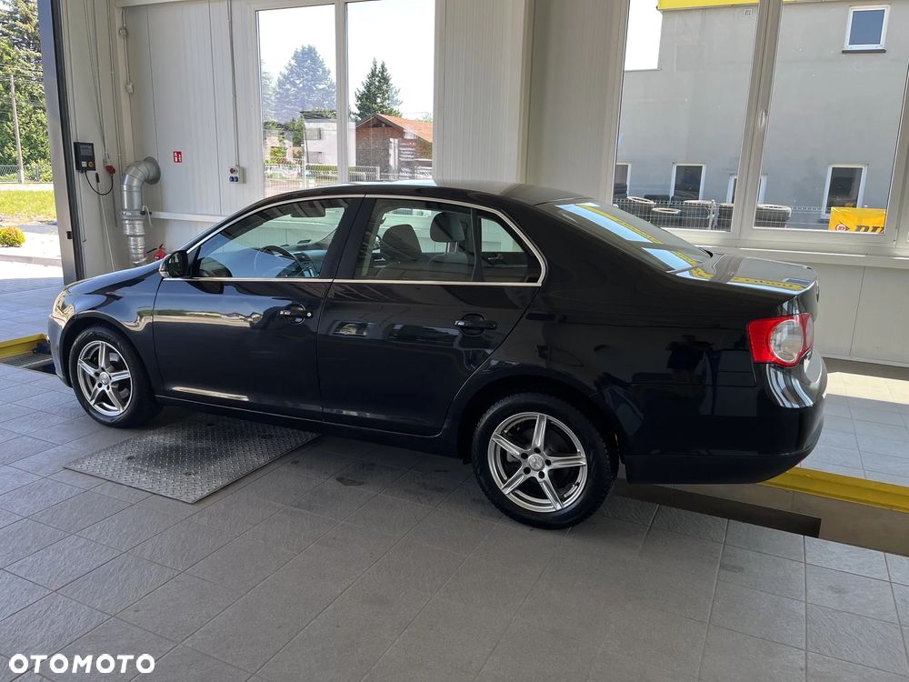 Volkswagen Jetta 1.9 TDI DPF Comfortline - 3