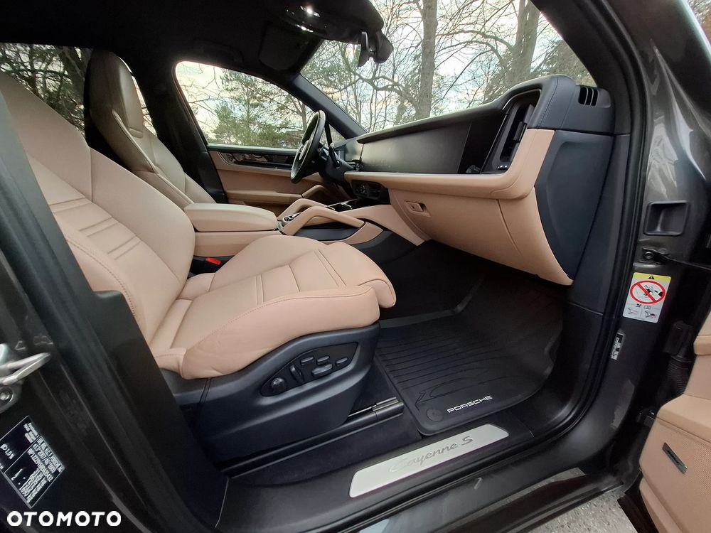 Porsche Cayenne - 36