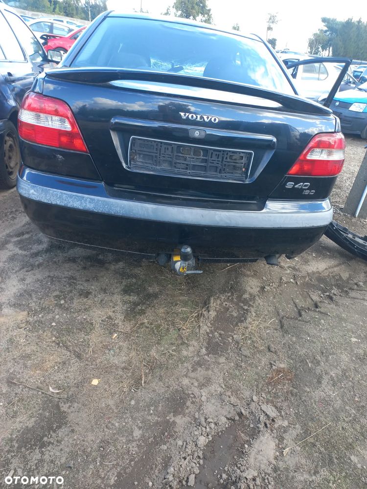 Volvo S40 1.8 99r hak holowniczy kompletny