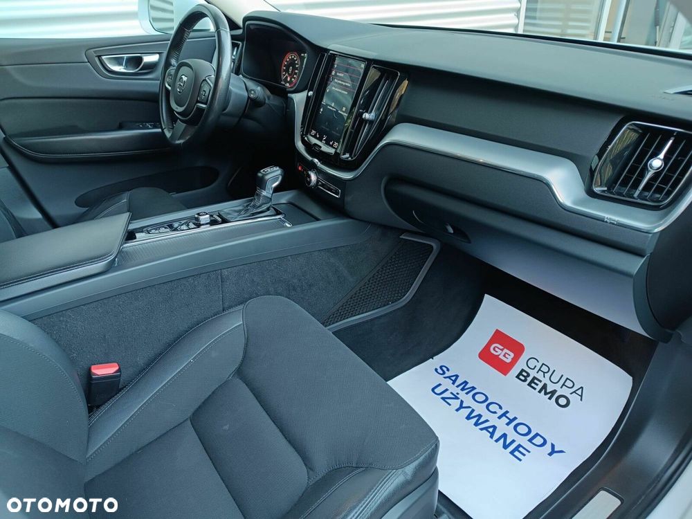 Volvo XC 60 T4 Momentum Pro - 10