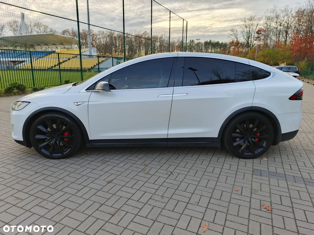 Tesla Model X - 3