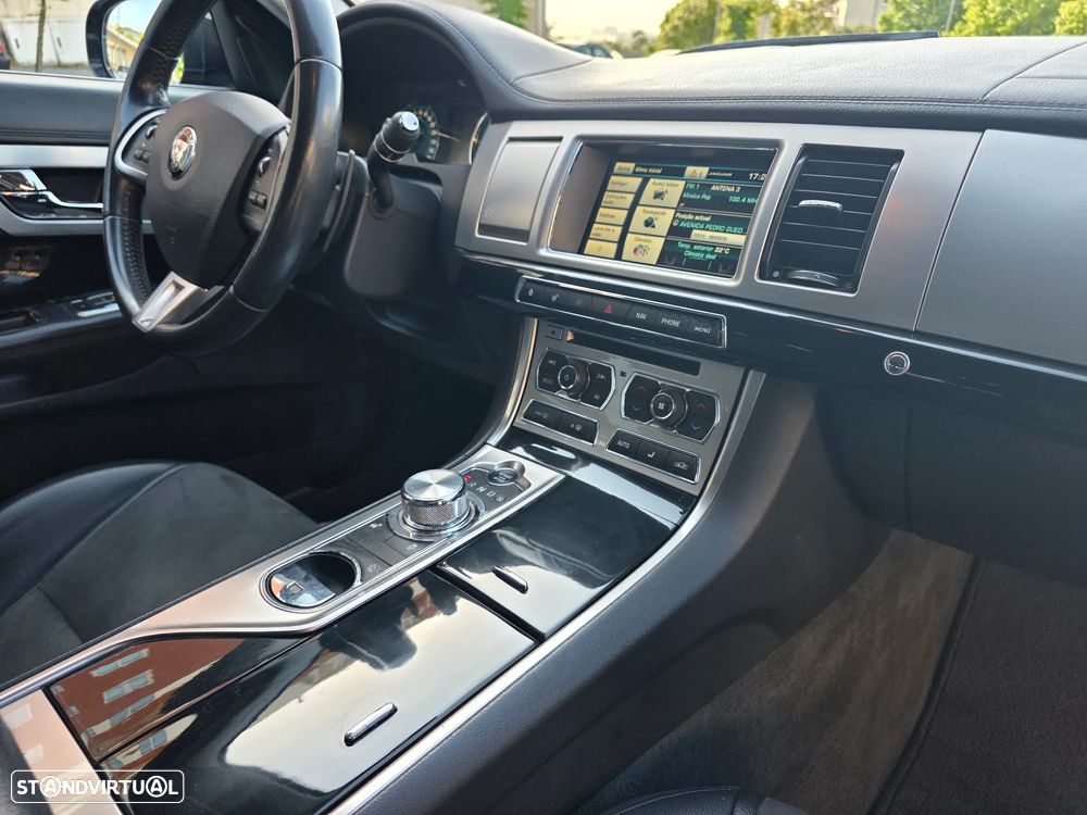 Jaguar XF Sportbrake 2.2 - 21