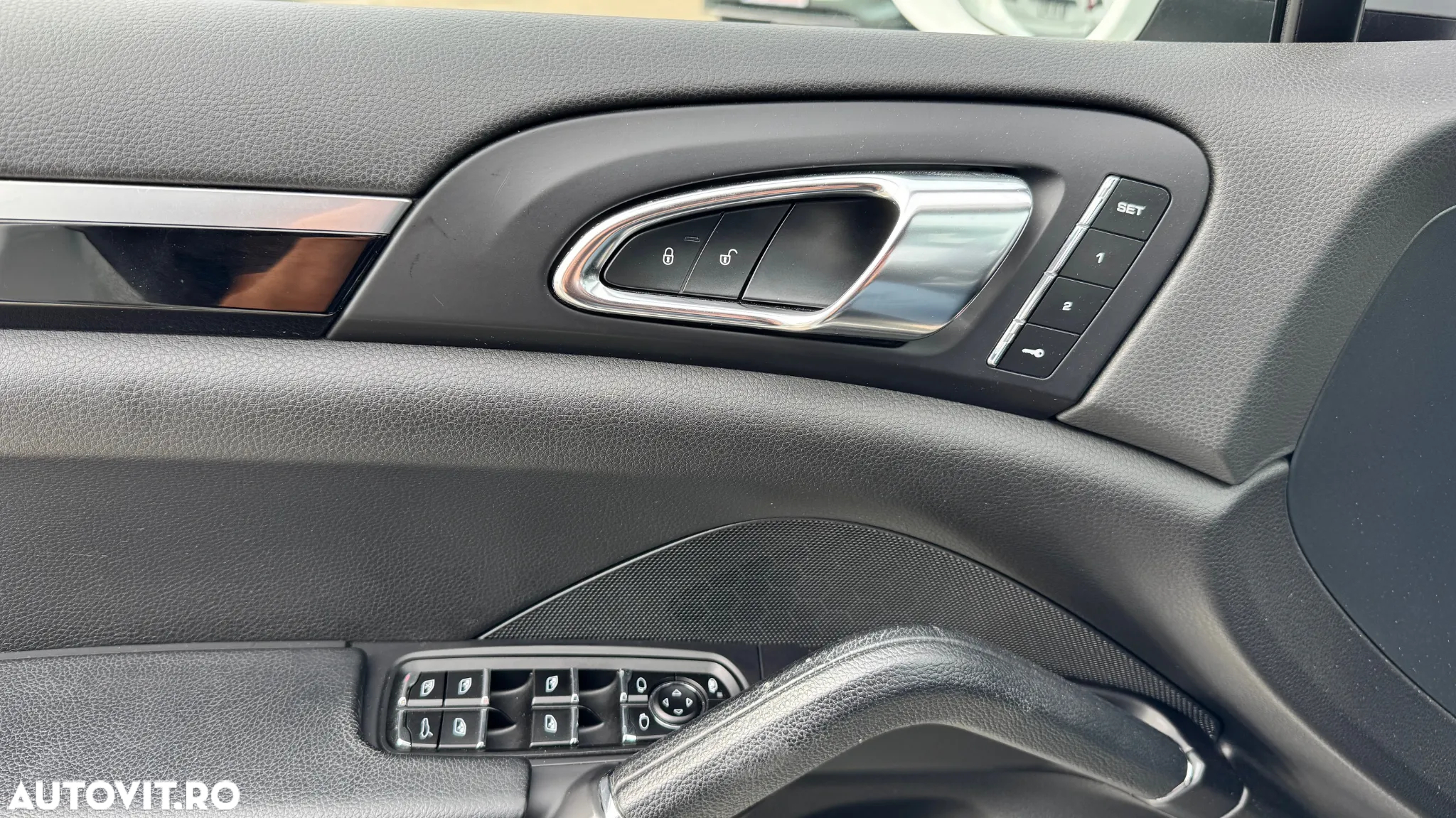 Porsche Cayenne 3.0 L V6 - 6
