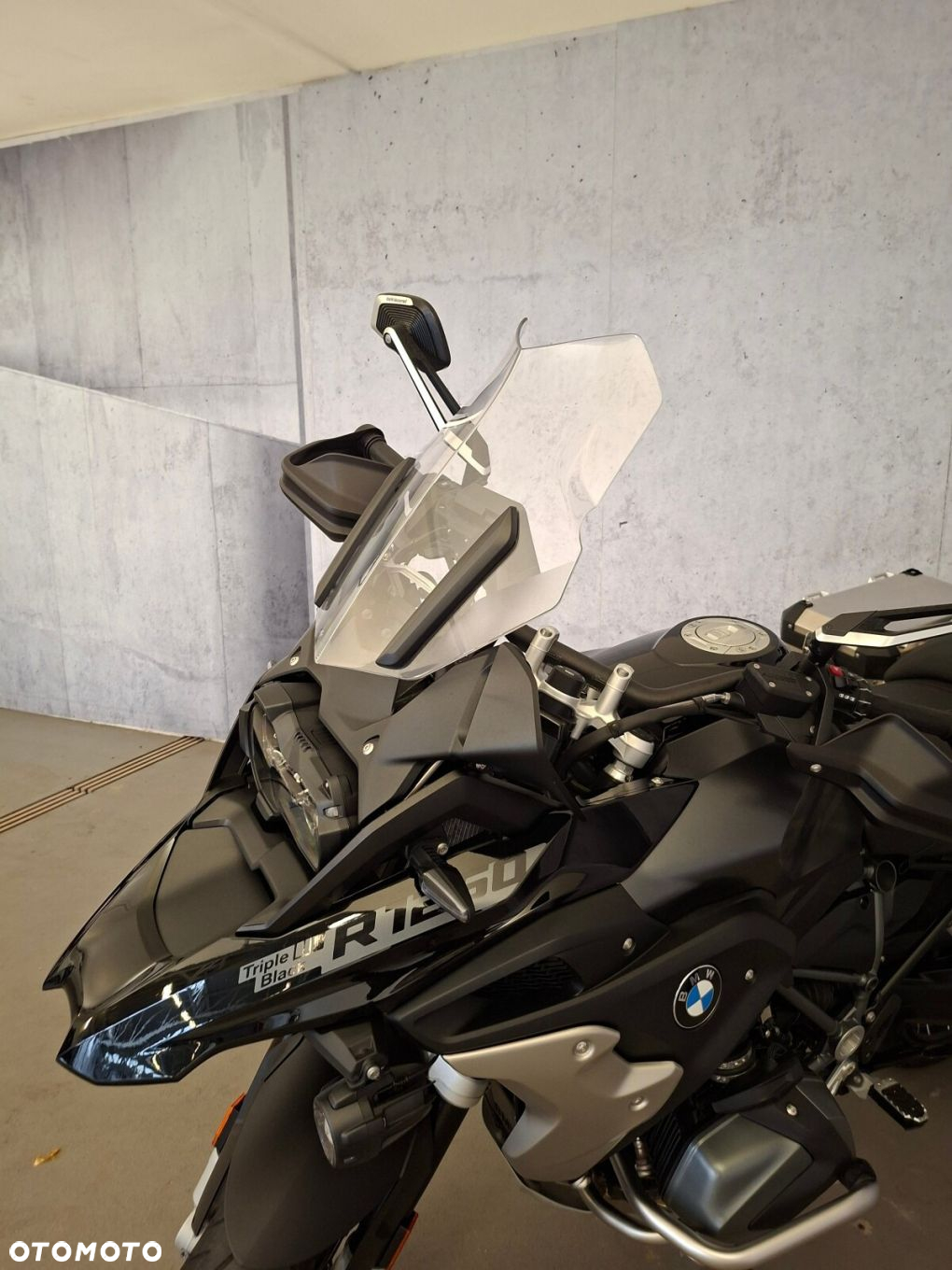 BMW R - 8