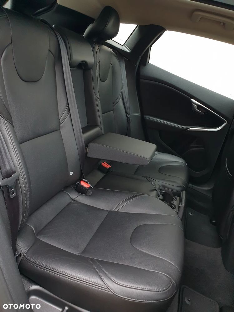 Volvo V40 D3 Inscription - 34