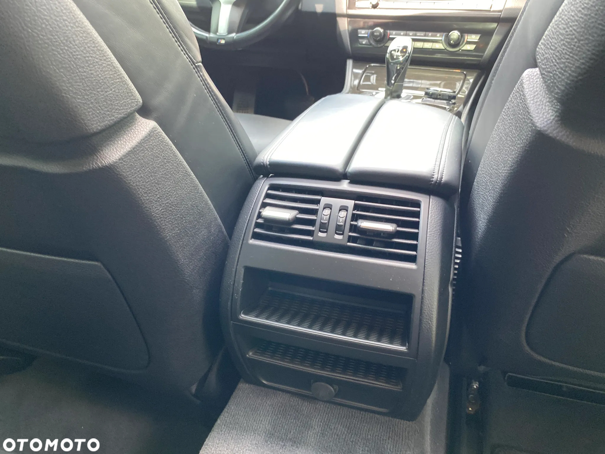BMW Seria 5 550i - 17