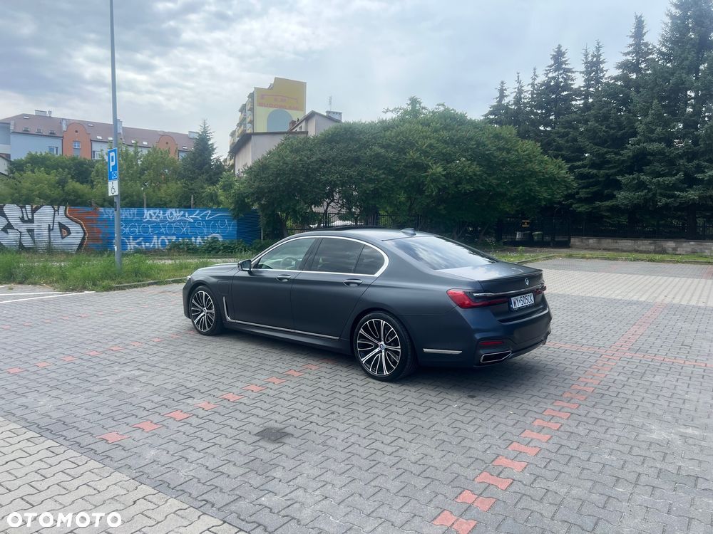 BMW Seria 7 745e - 14