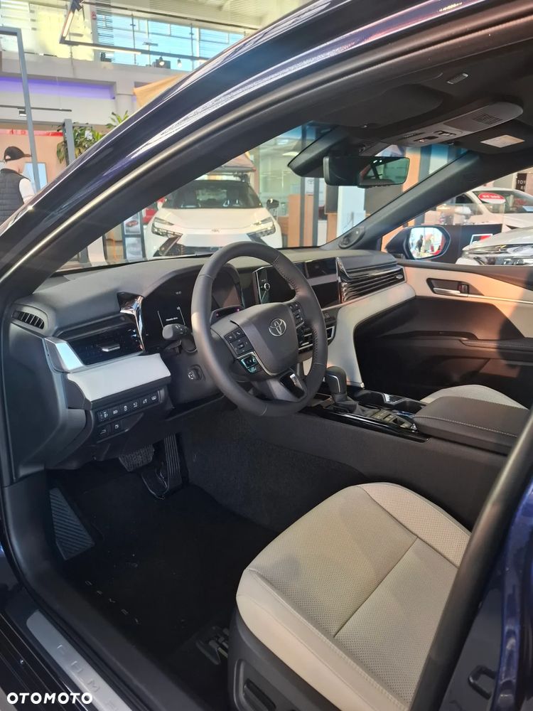 Toyota Camry - 5