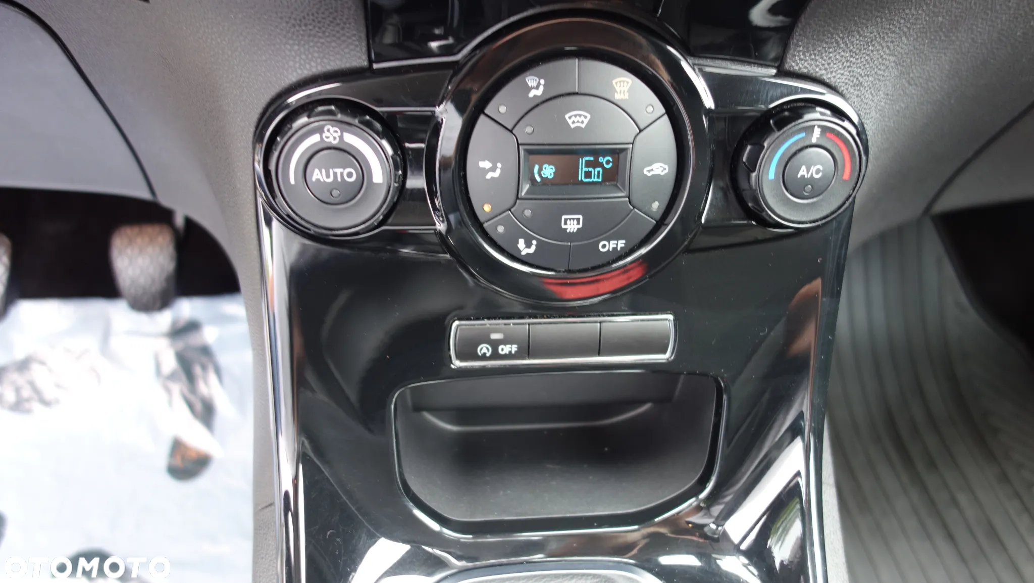 Ford Fiesta 1.0 EcoBoost Titanium - 23