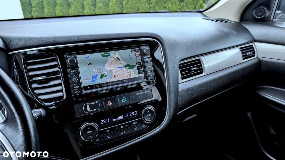 Mitsubishi Outlander Instyle NAVI + - 14