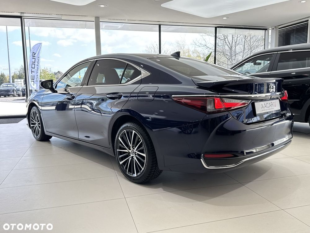 Lexus ES - 3