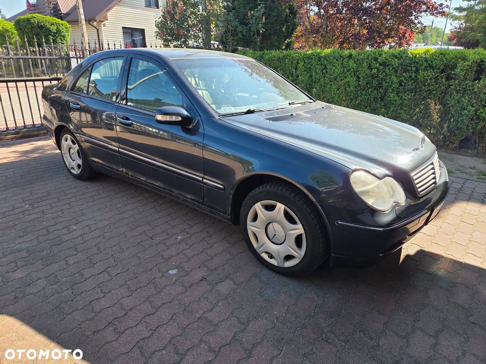 Mercedes-Benz Klasa C 240 Elegance 4-Matic - 2