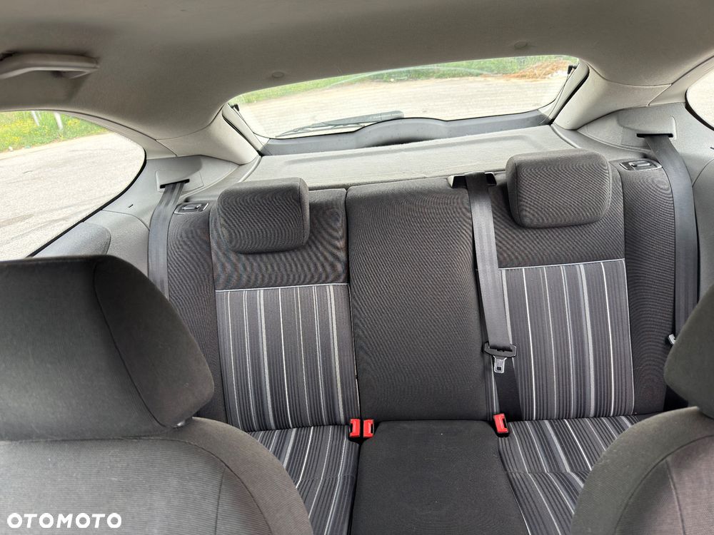Ford Focus 1.6 TDCi DPF Ambiente - 21