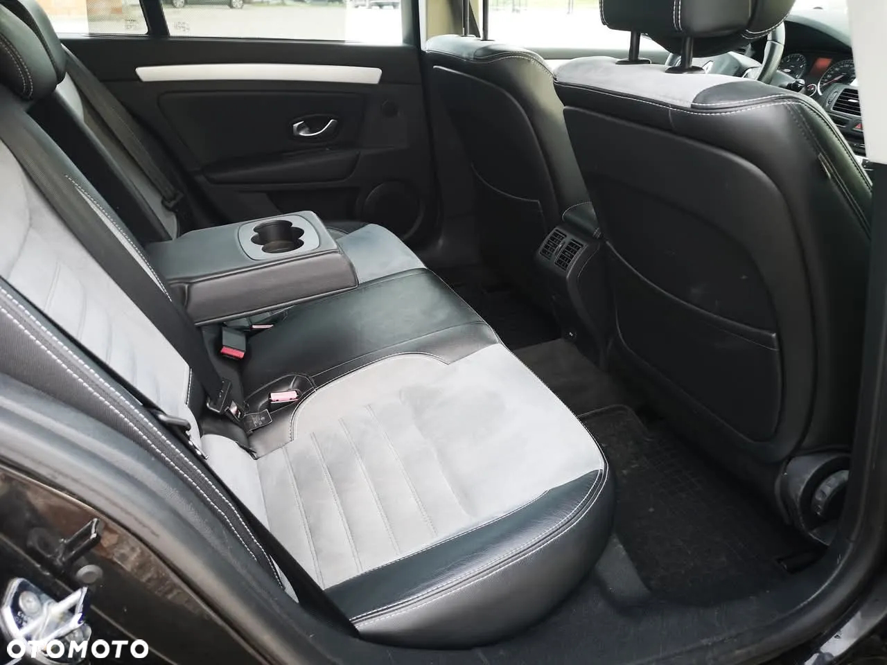 Renault Laguna 2.0 dCi FAP GT - 8