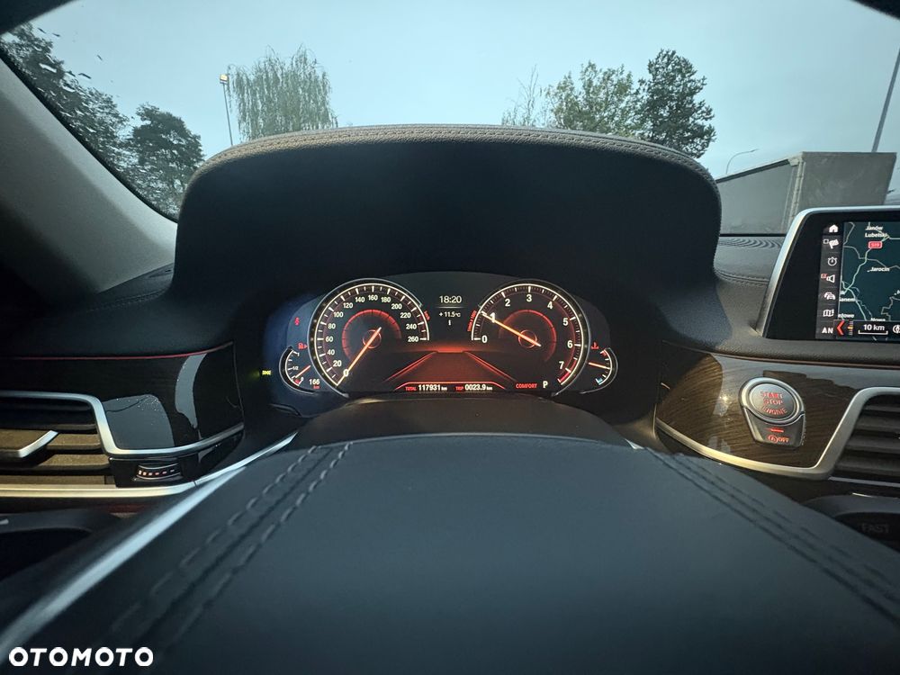 BMW Seria 7 740i - 8