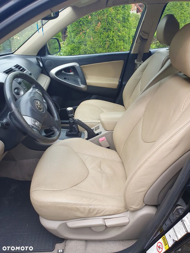 Toyota RAV4 2.2 D-4D Premium - 11